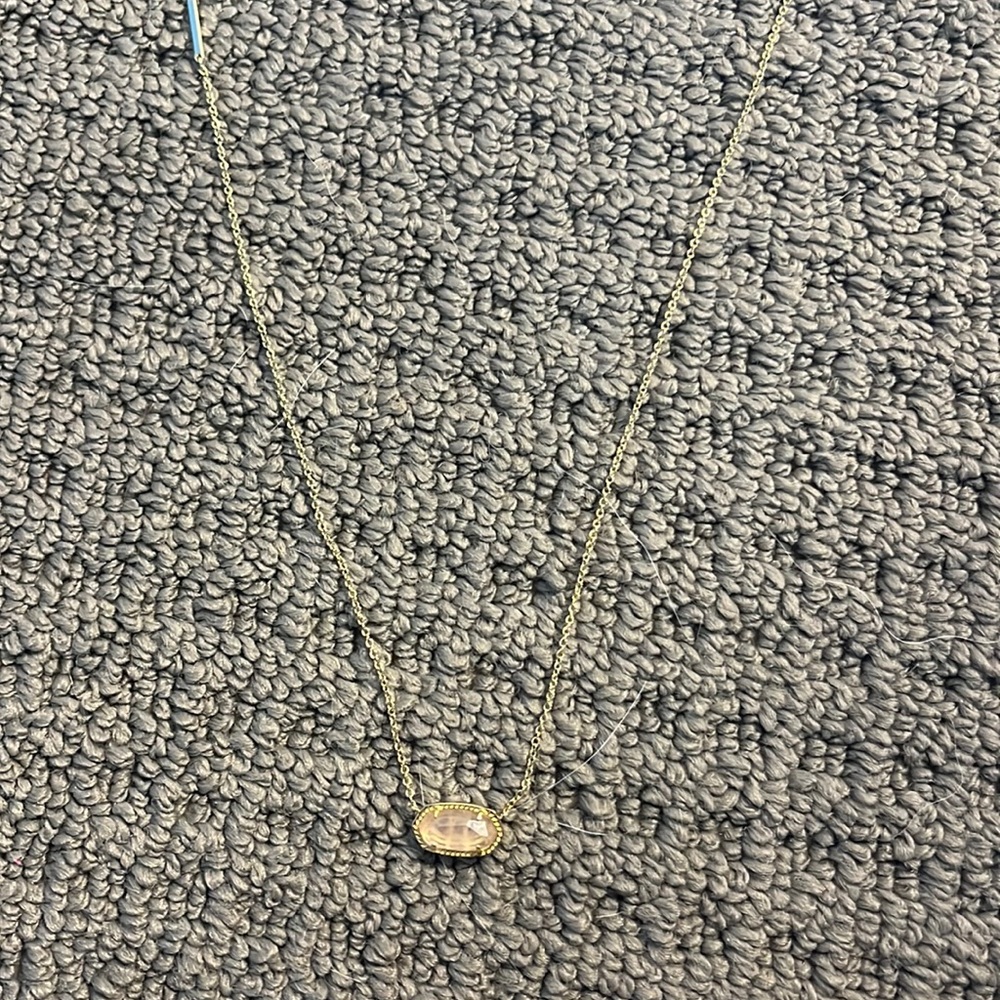 Kendra Scott necklace